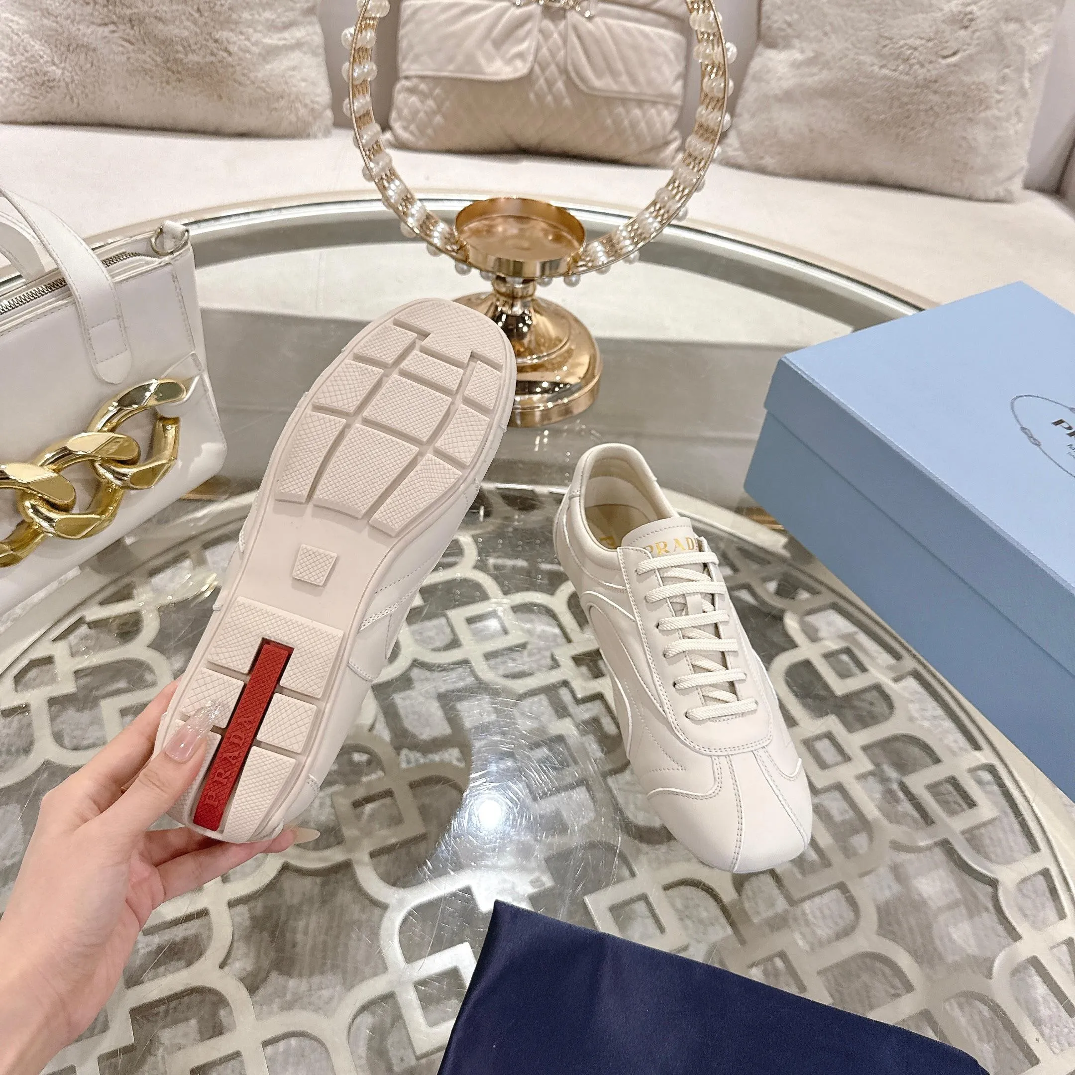 P600. PRADA for couples, casual shoes for couples, originally developed 1:1, made of imported cowhide, silk sheepskin lining, rubber outsole, comfortable and soft on the feet, size for women: 35 to 41. Male 38 to 45